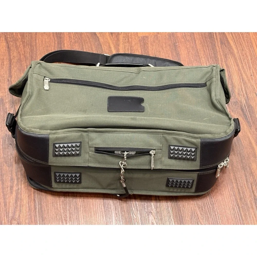 Jeep Suit Garment Bag Travel Luggage Rugged Black Canvas Black Bi-Fold Carry-On